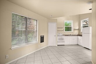 Building Photo - 3302 Hemlock Ave