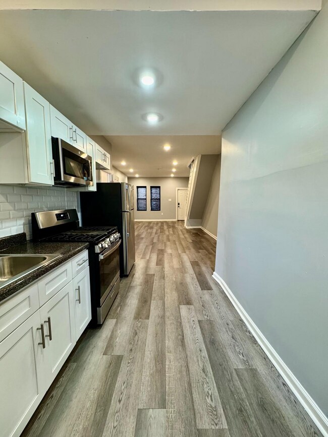 Building Photo - 108 N 56th St