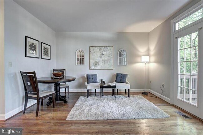 Building Photo - 2902 Oakton Crest Pl