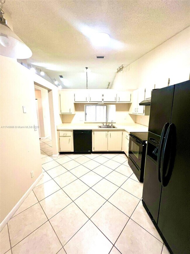 Foto del edificio - 6080 NW 92nd Ave