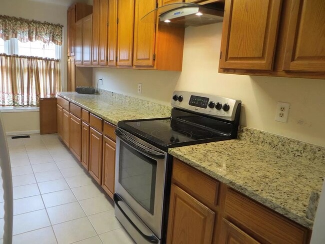 MAIN: Lots of counter top space! - 7039 Chesley Search Way