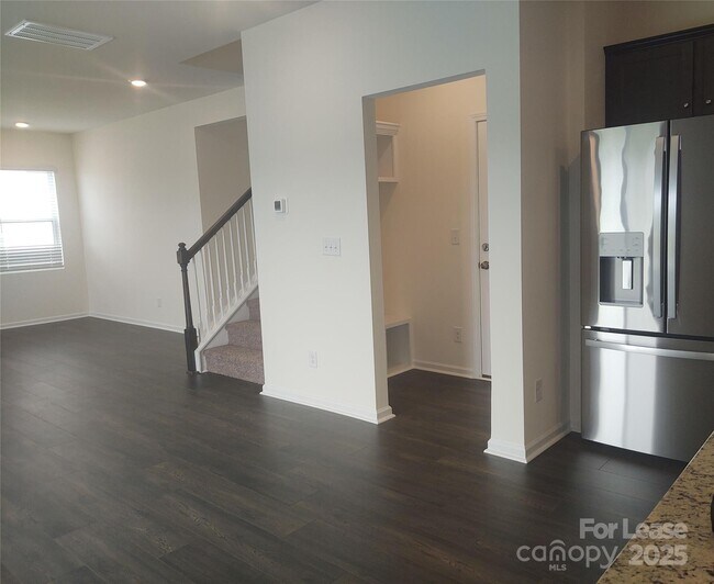 Foto del edificio - 4701 Stallings Brook Dr