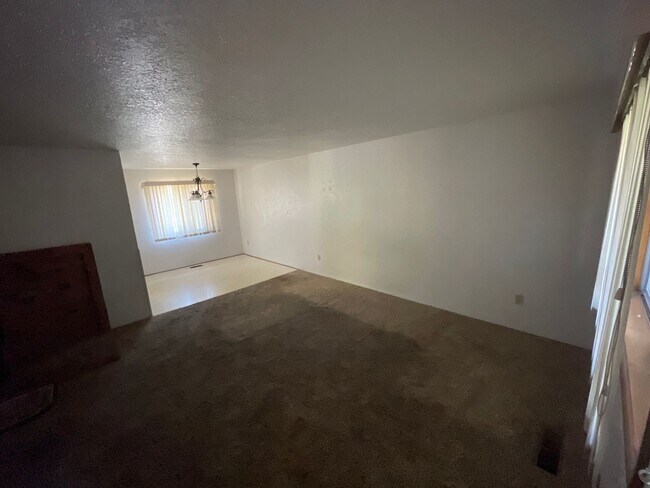 Foto del edificio - Stovall Ewen Duplex