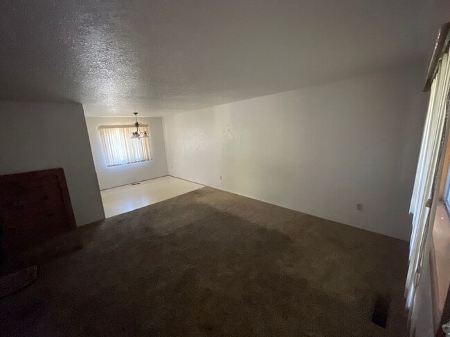 Building Photo - Stovall Ewen Duplex
