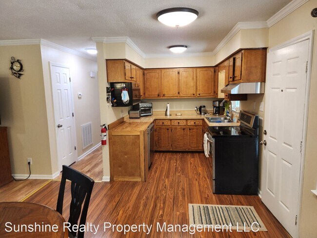 Building Photo - 3 br, 1.5 bath House - 706 Broad St