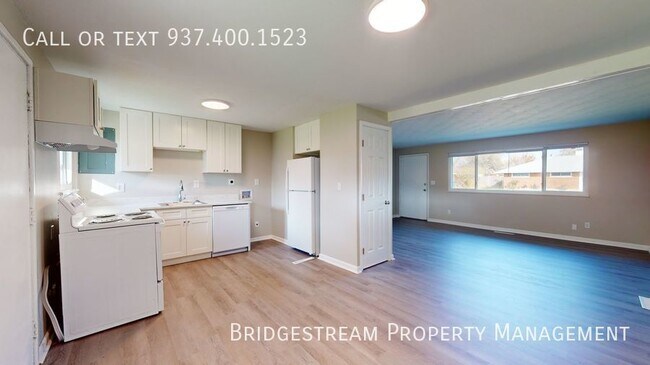 Building Photo - Updated 3 bedroom, 2 full bath ranch home ...