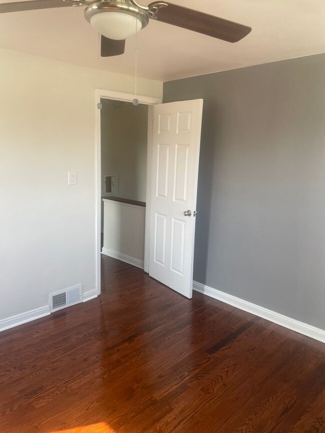Building Photo - COMING SOON!! BEAUTIFULLY UPDATED 2 BEDROO...