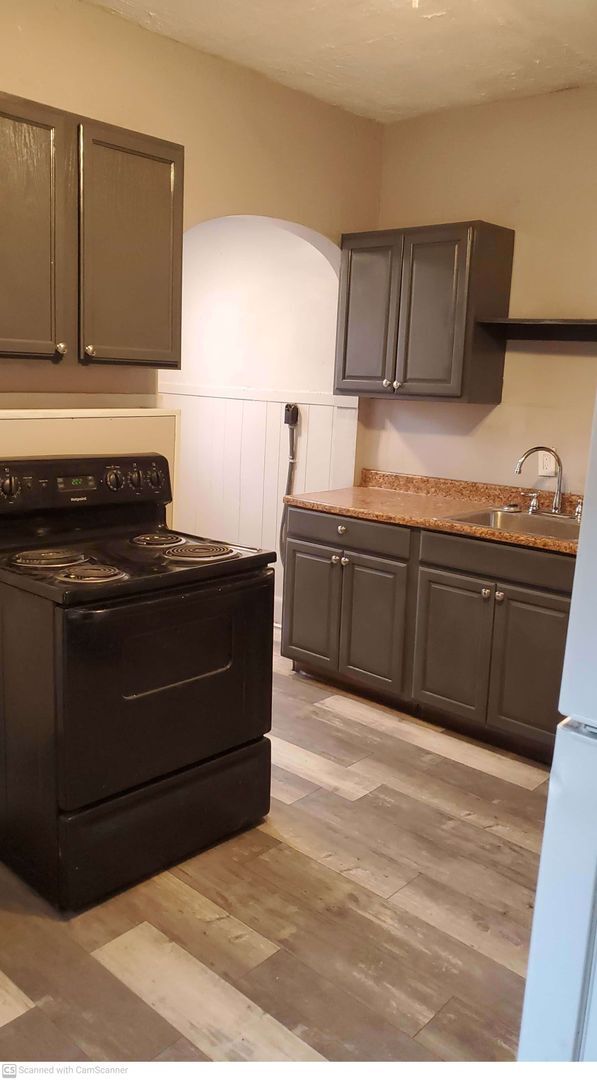 Building Photo - 624-626 S Smithville Rd