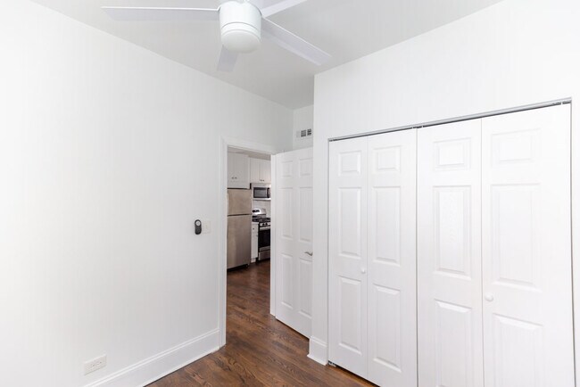 Building Photo - 2646 N Marshfield Ave