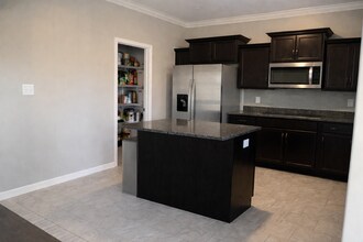 Building Photo - 1554 Raven Rd