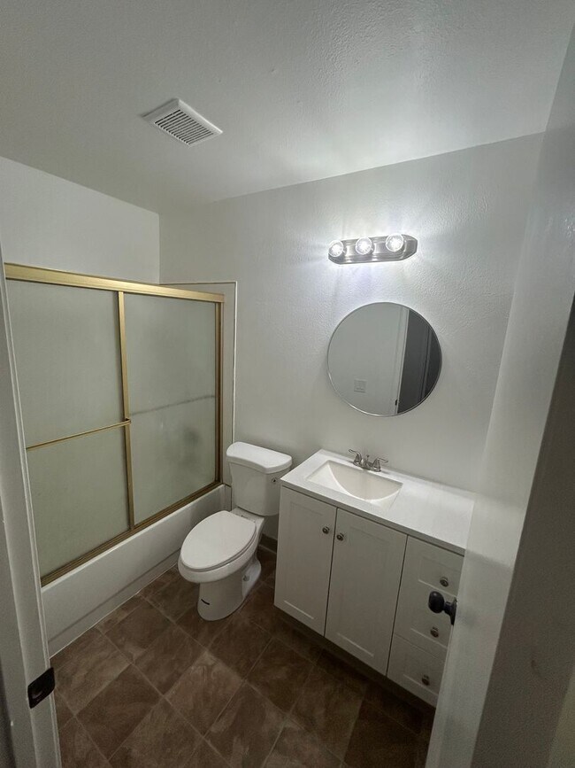 Building Photo - 4900 Summerwood Cir