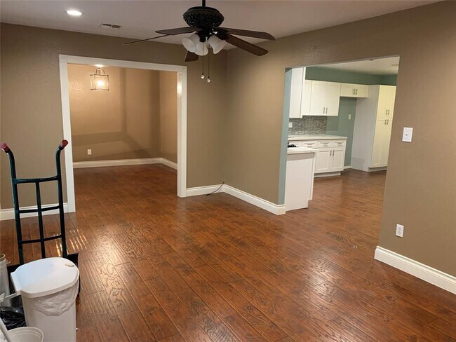 Foto del edificio - 122 W Emily Ave