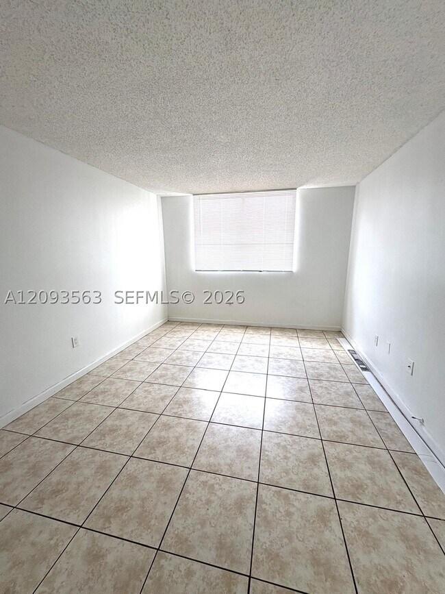 Foto del edificio - 8261 NW 8th St