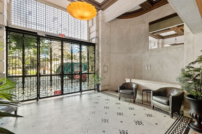 Building Photo - FULLY FURNISHED Higgins Loft Steps away fr...