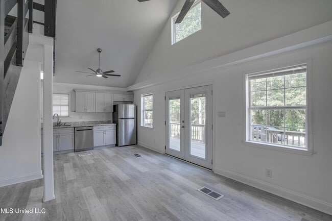 Building Photo - 1076 Lilinoe Way