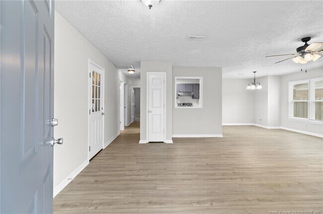 Foto del edificio - 5748 Pepperbush Dr