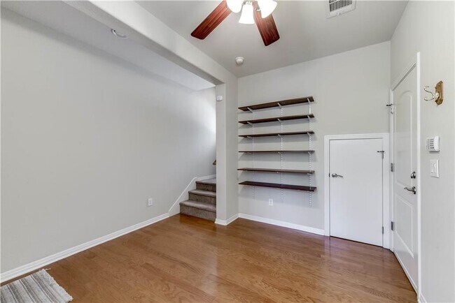 Building Photo - 1115 Kinney Ave