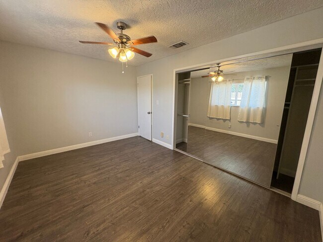 Foto del edificio - *Private Showing Only* Solar equipped home...