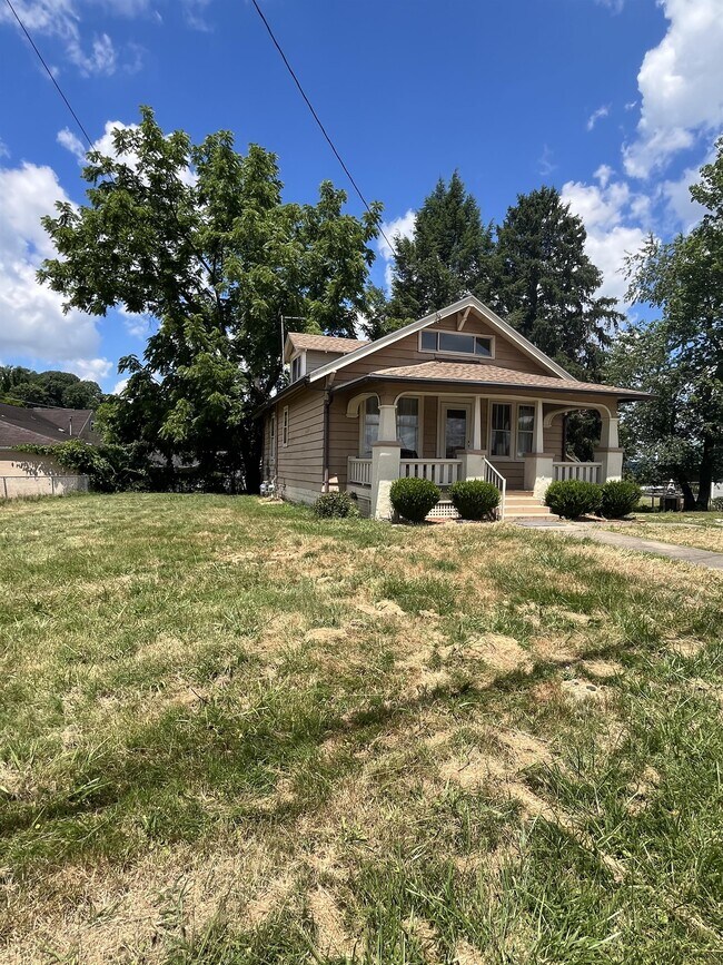 Building Photo - 1026 Mountain Rd