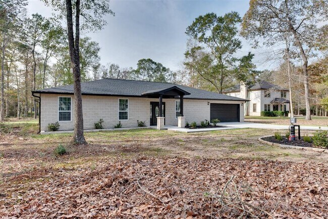 Building Photo - 10622 Rustling Oaks Dr