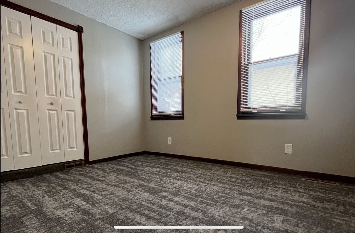 Building Photo - Beautiful 3 bedroom 1 bathroom house in Minneapolis