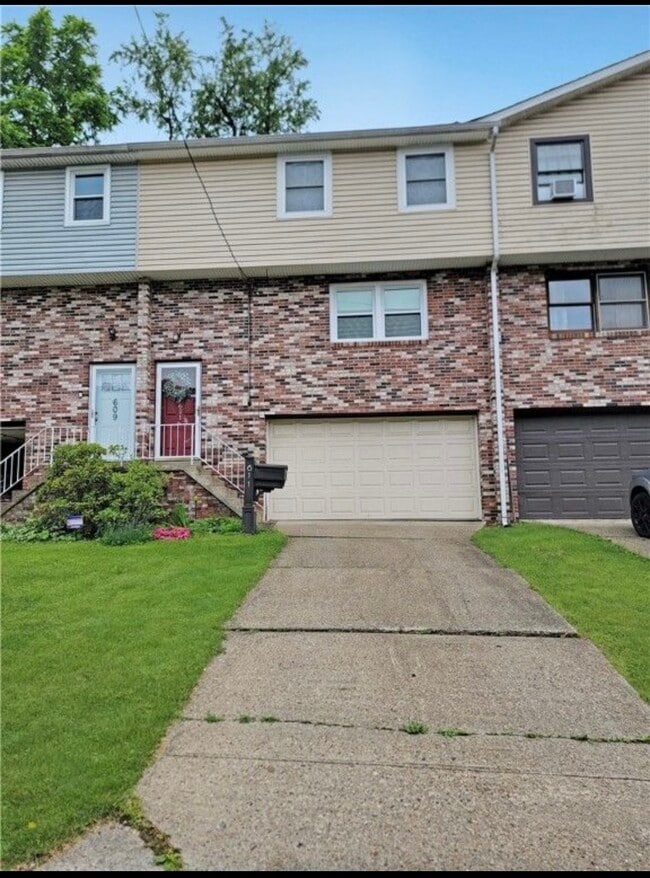 Building Photo - 611 Broadhead Ave