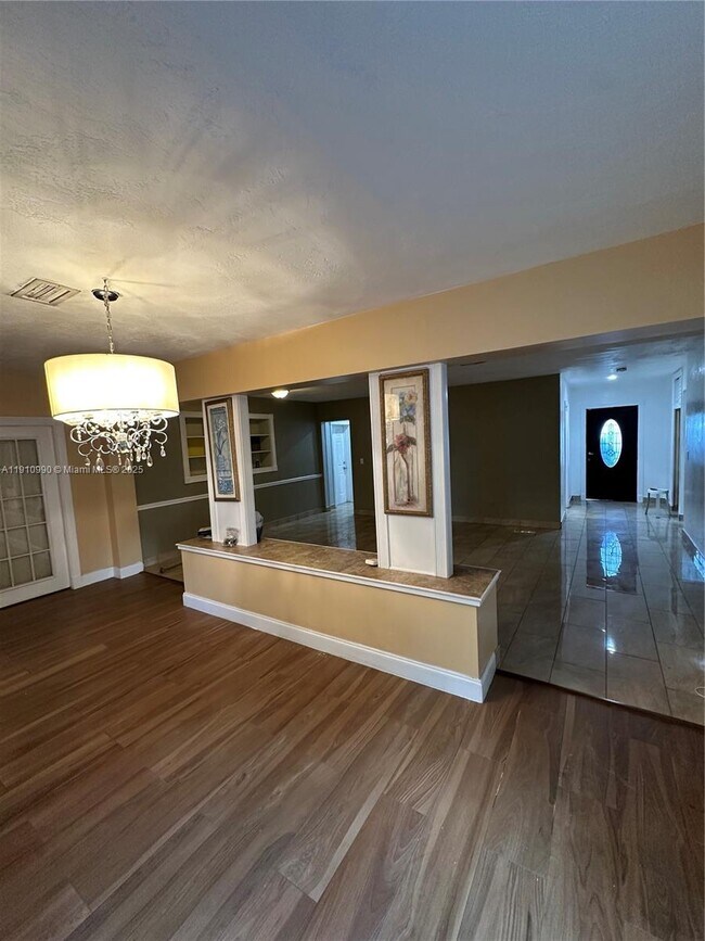 Foto del edificio - 6439 SW 7th St