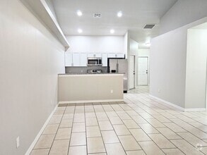 Building Photo - 2916 SW 7th Pl