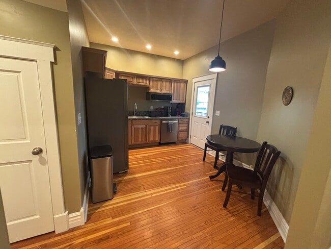 Building Photo - 1309 Michigan Ave