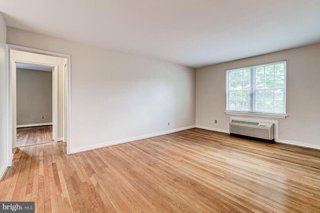 Building Photo - 109 E Glebe Rd