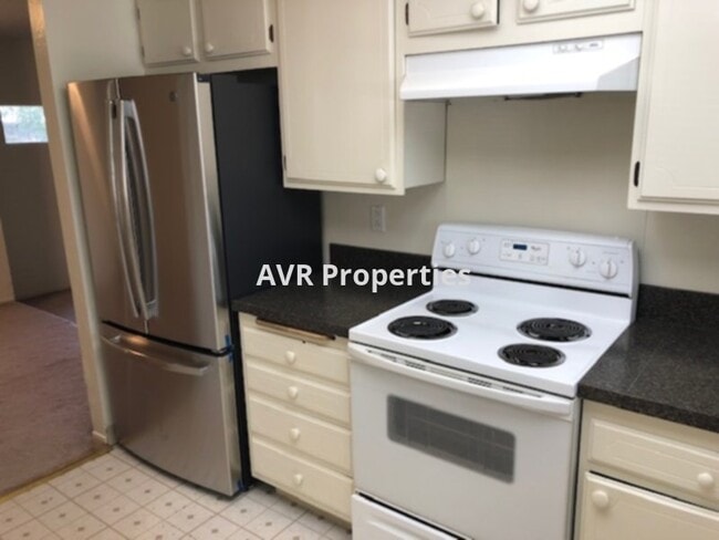 Building Photo - 758 Hanover St