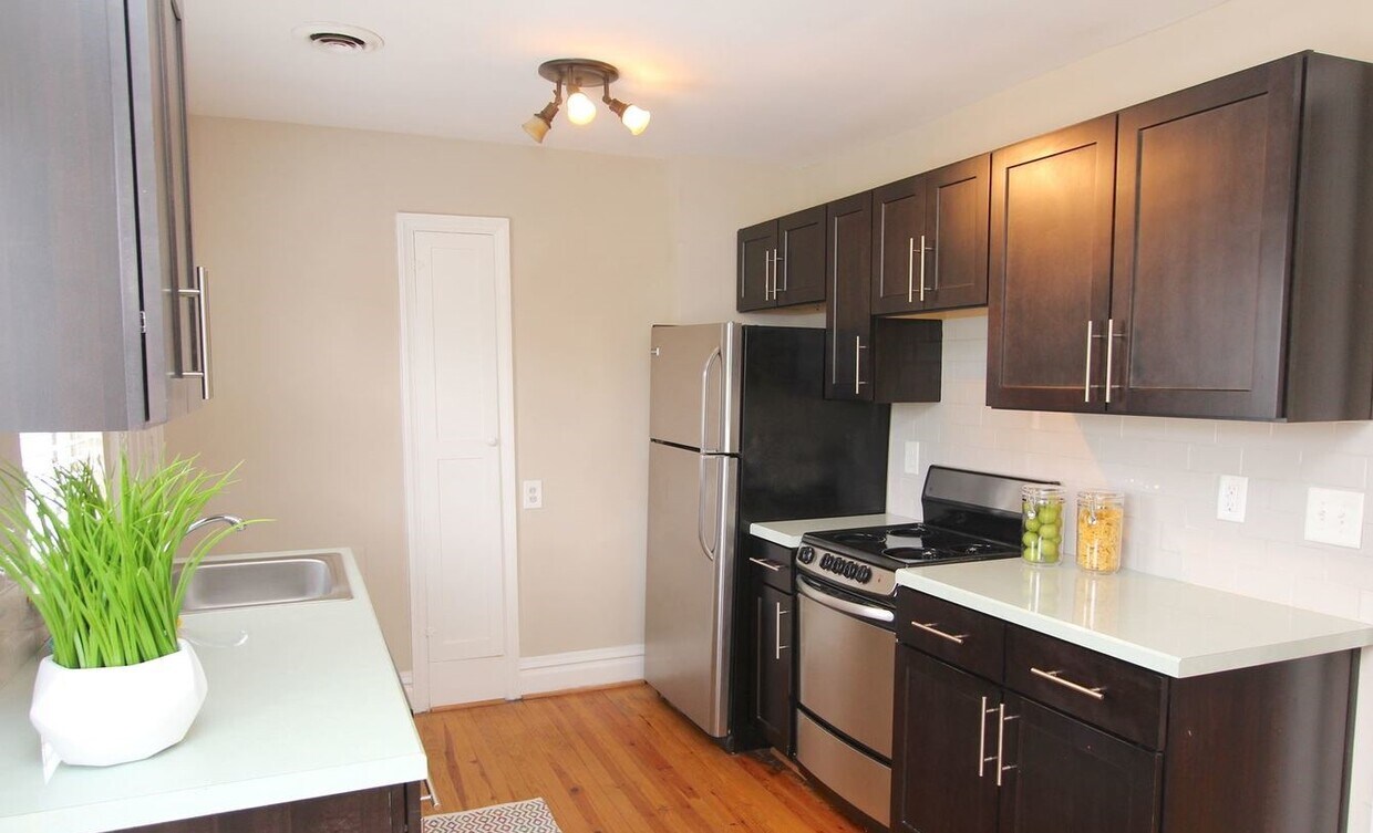 1104 W. Friendly Ave. #4 - 1104 W Friendly Ave