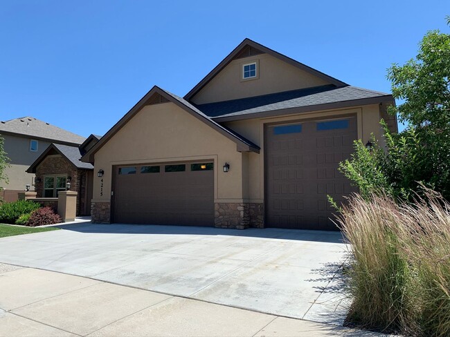 Building Photo - Gorgeous 3 bed 2.5 bath home with office a...