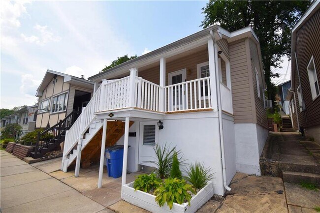Building Photo - 803 Princeton Ave
