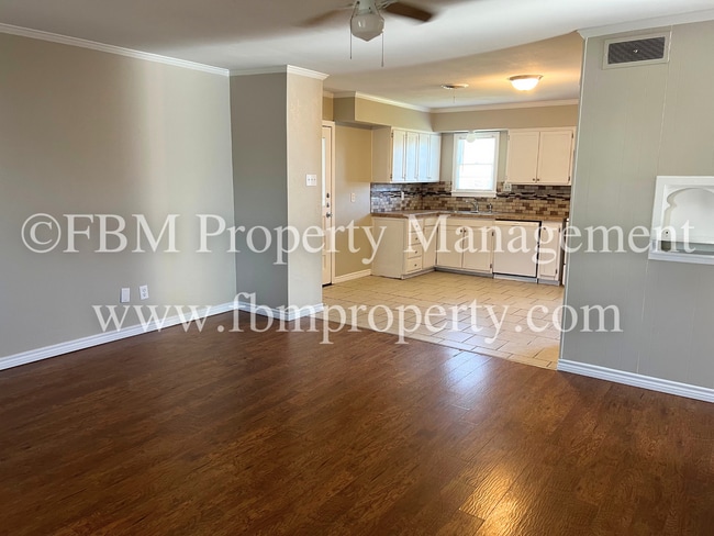 Building Photo - 3015 Winfield Dr