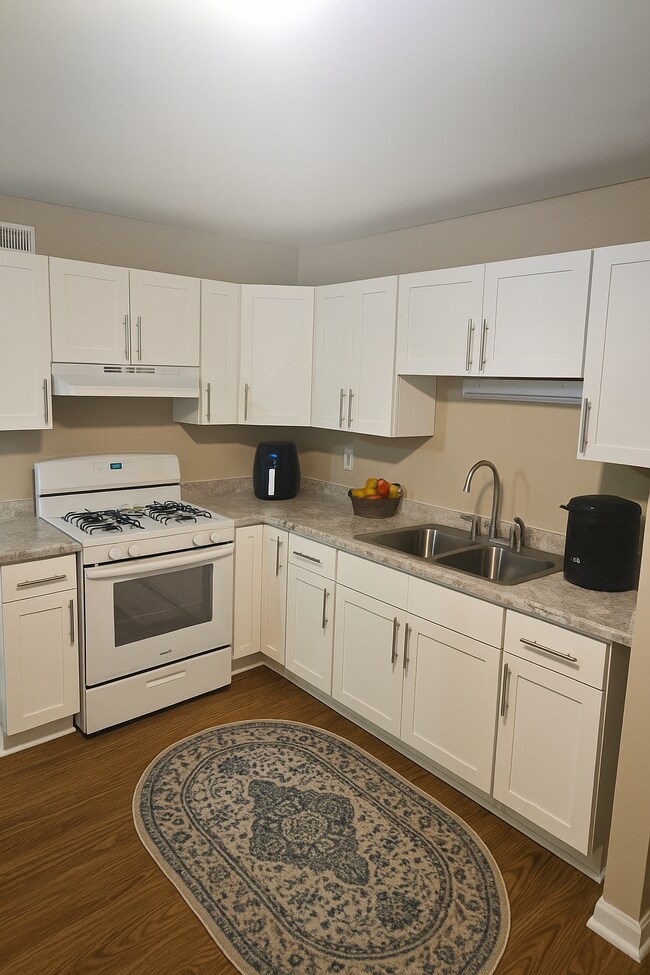 Foto del edificio - 332 Maplewood Dr