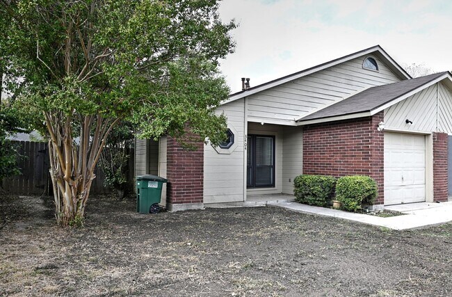 Building Photo - 3402 - 3404 RIDGE ASH