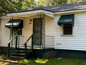 Building Photo - 1102 Dewey St