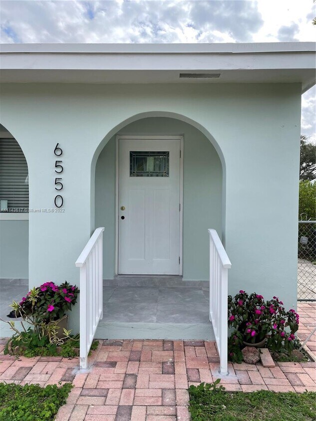 Foto principal - 6550 SW 37th St