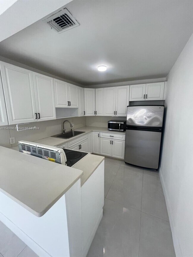 Foto del edificio - 1362 NW 102nd St