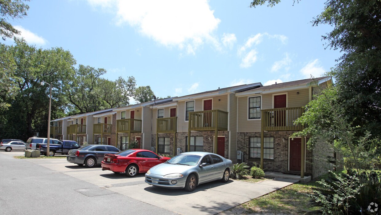 Foto principal - 1401 Hilburn Rd