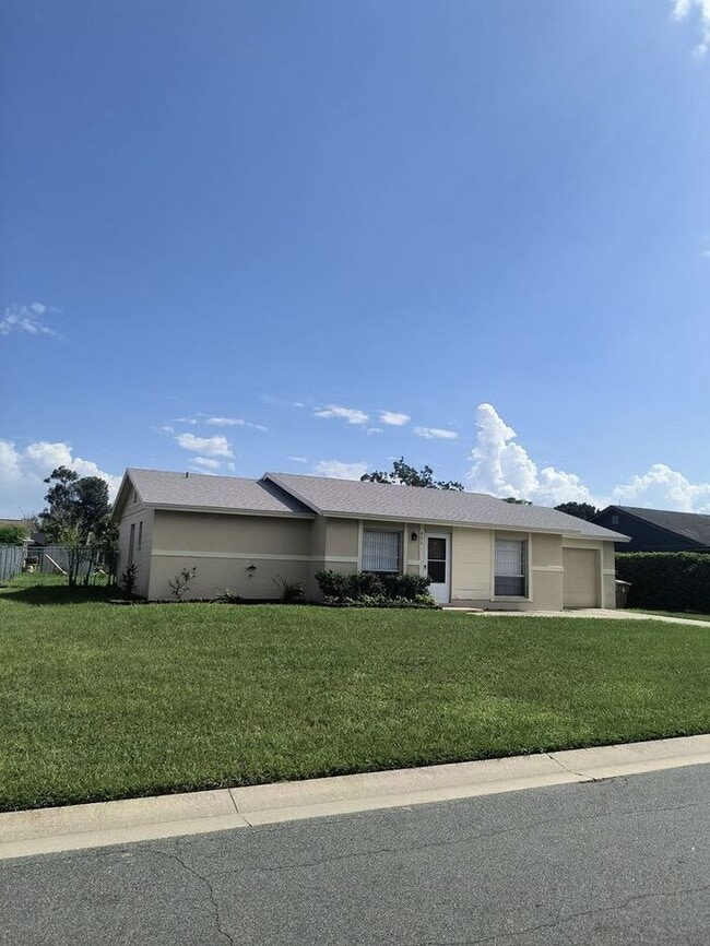 Building Photo - 802 Fruitwood Dr