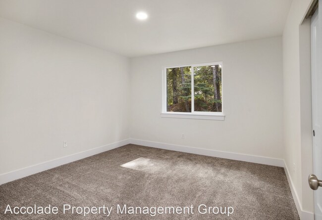 Building Photo - 3 br, 3 bath House - 1031 Oakmont Drive