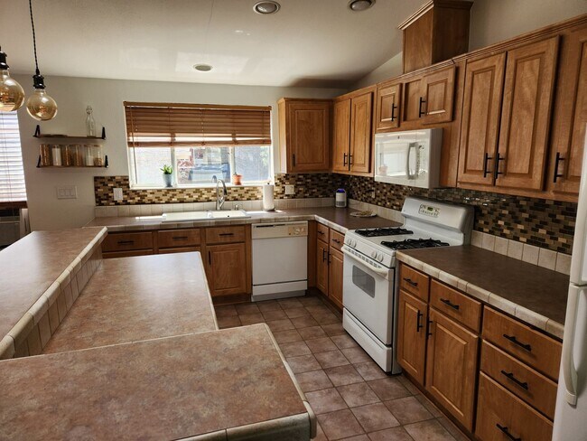 Foto del edificio - LEASE TAKEOVER_Move-in ready Home in Railroad Springs