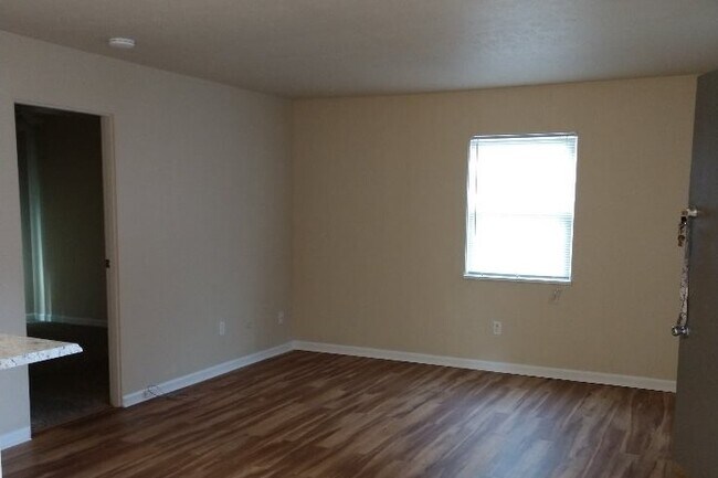 Sala de estar - 1808 Bono Rd