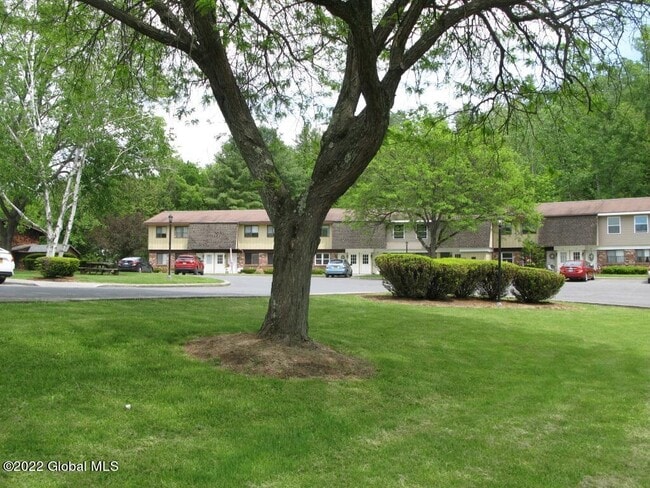 Foto del edificio - 105 Locust Ln