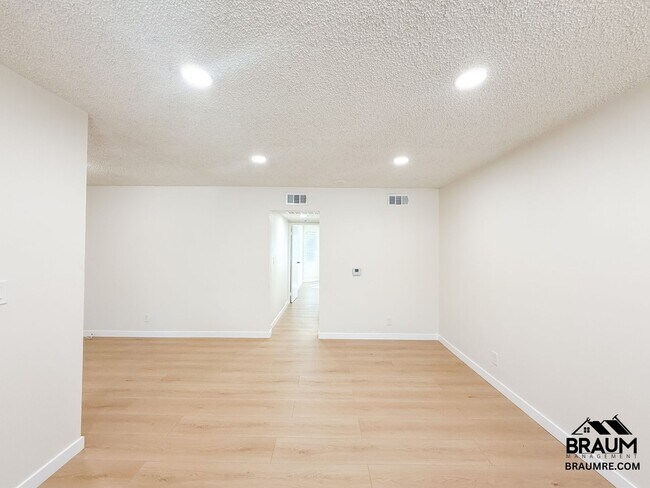 Foto del edificio - 221 W Elm Ave