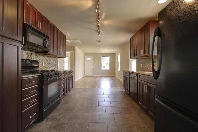 Foto del edificio - 4509 Depew Ave