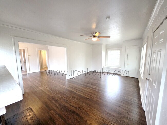 Foto del edificio - 2100 E 58th St