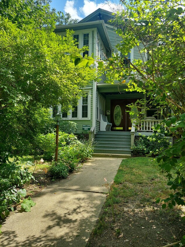 Letrero de la casa de John G. Clark, construida en 1864 - 705 W Healey St